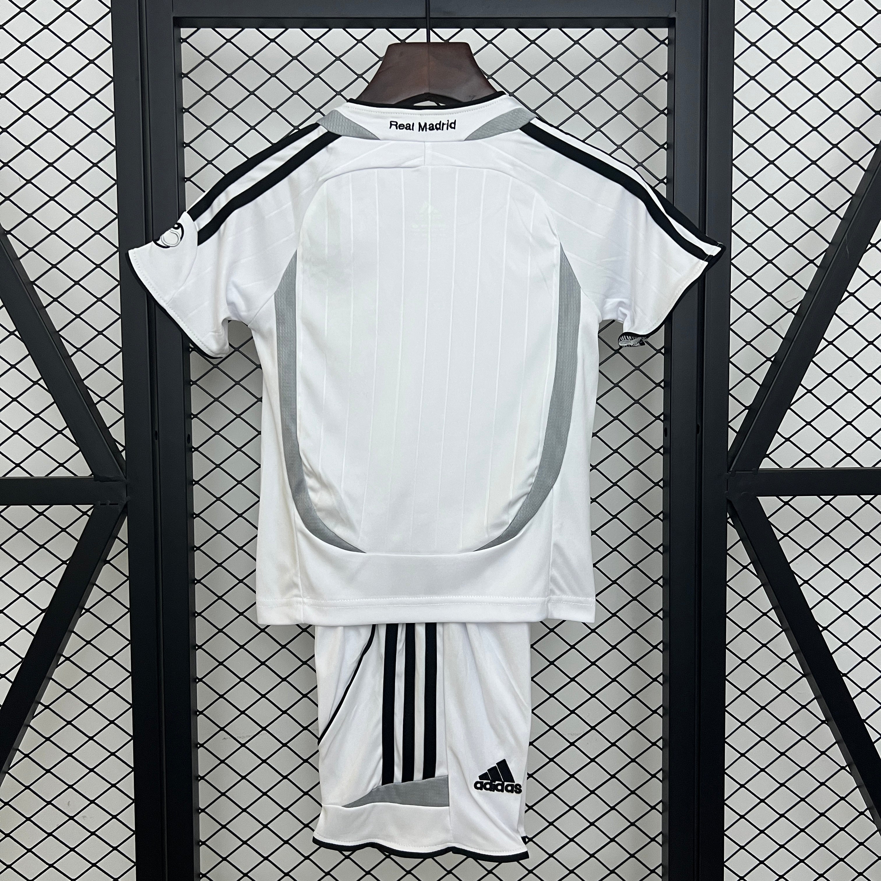 06/07 Real Madrid Home Retro Kids Kit