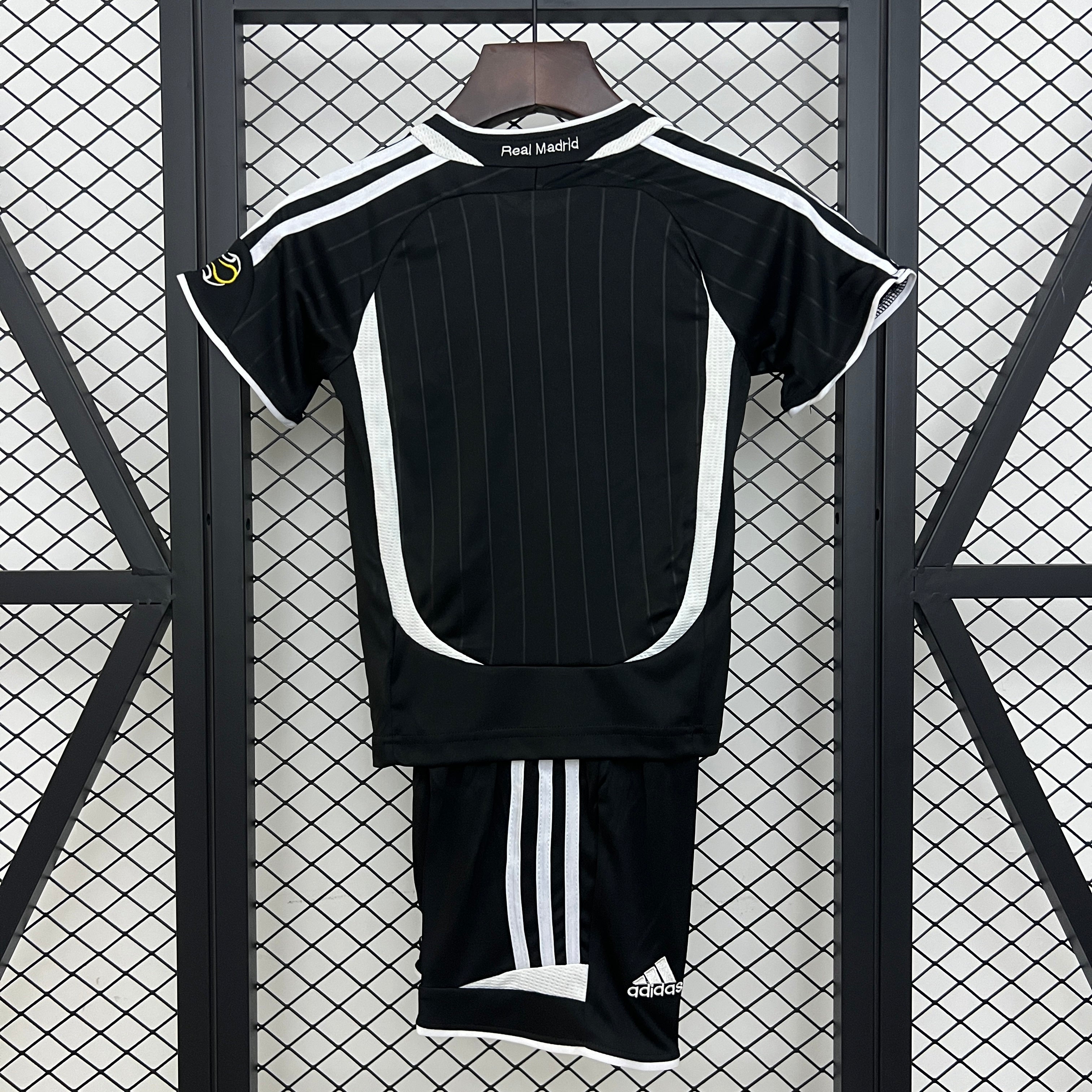 06/07 Real Madrid Away Retro Kids Kit