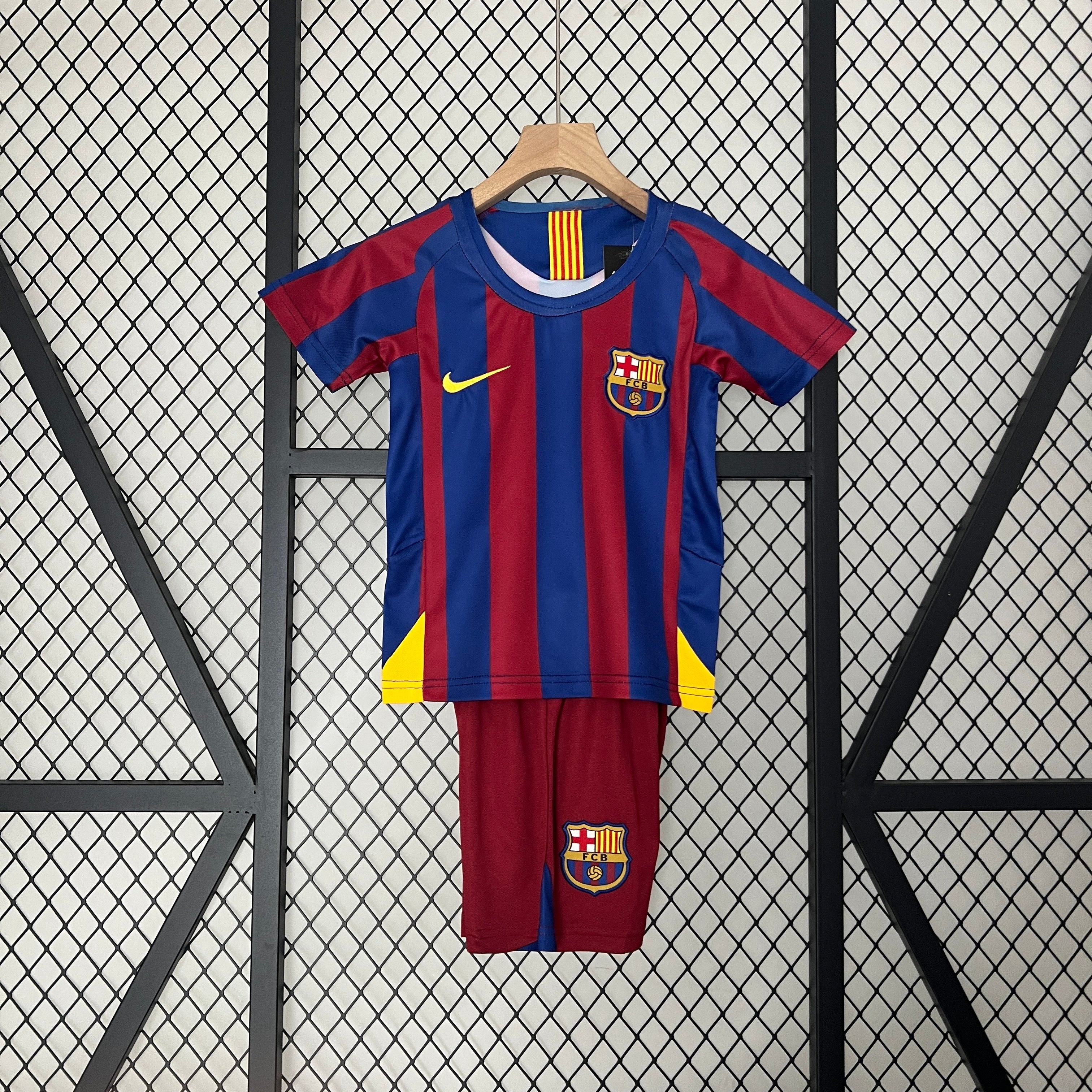 05/06 Barcelona Home Retro Kids Kit