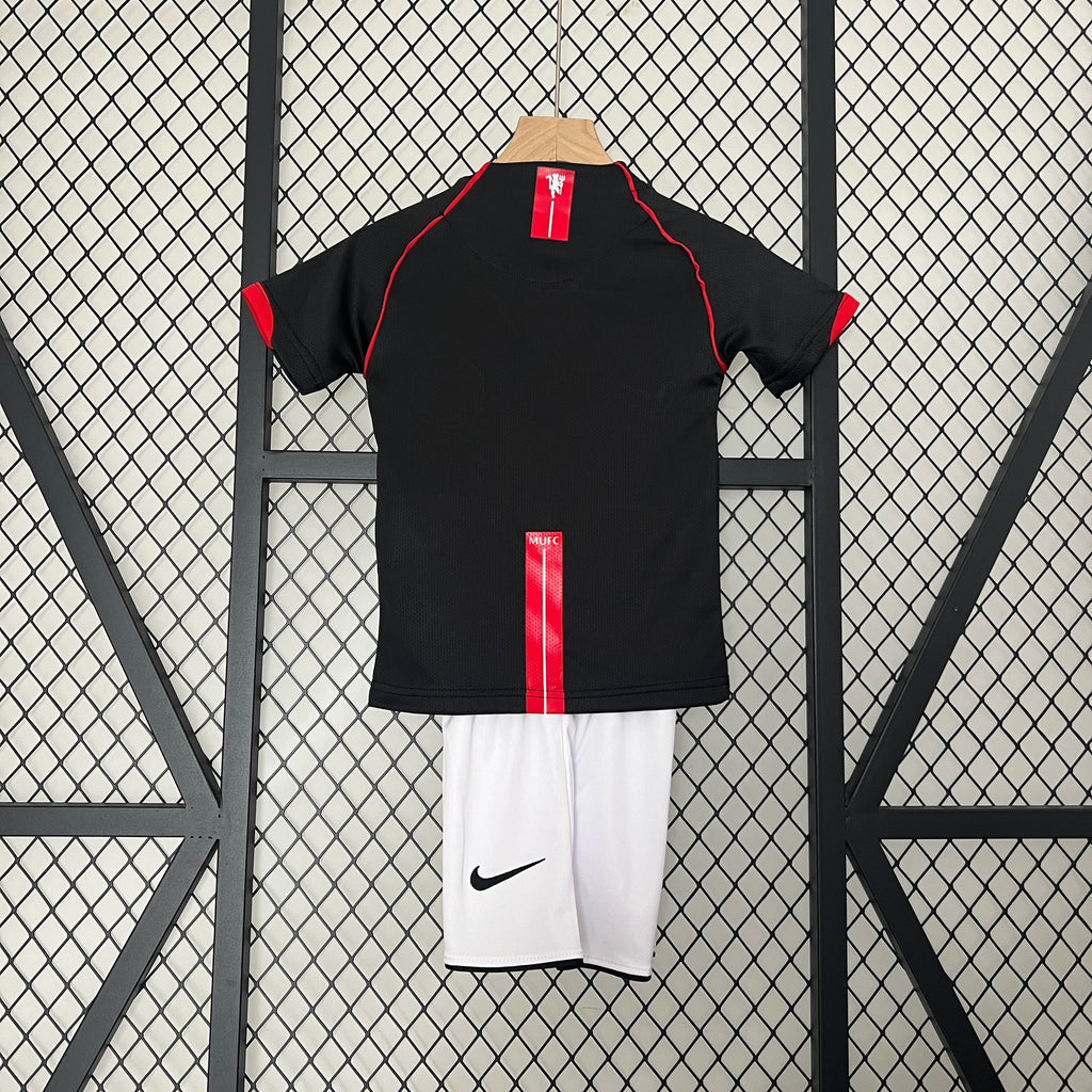 07/08 Manchester United Retro Kids Kit