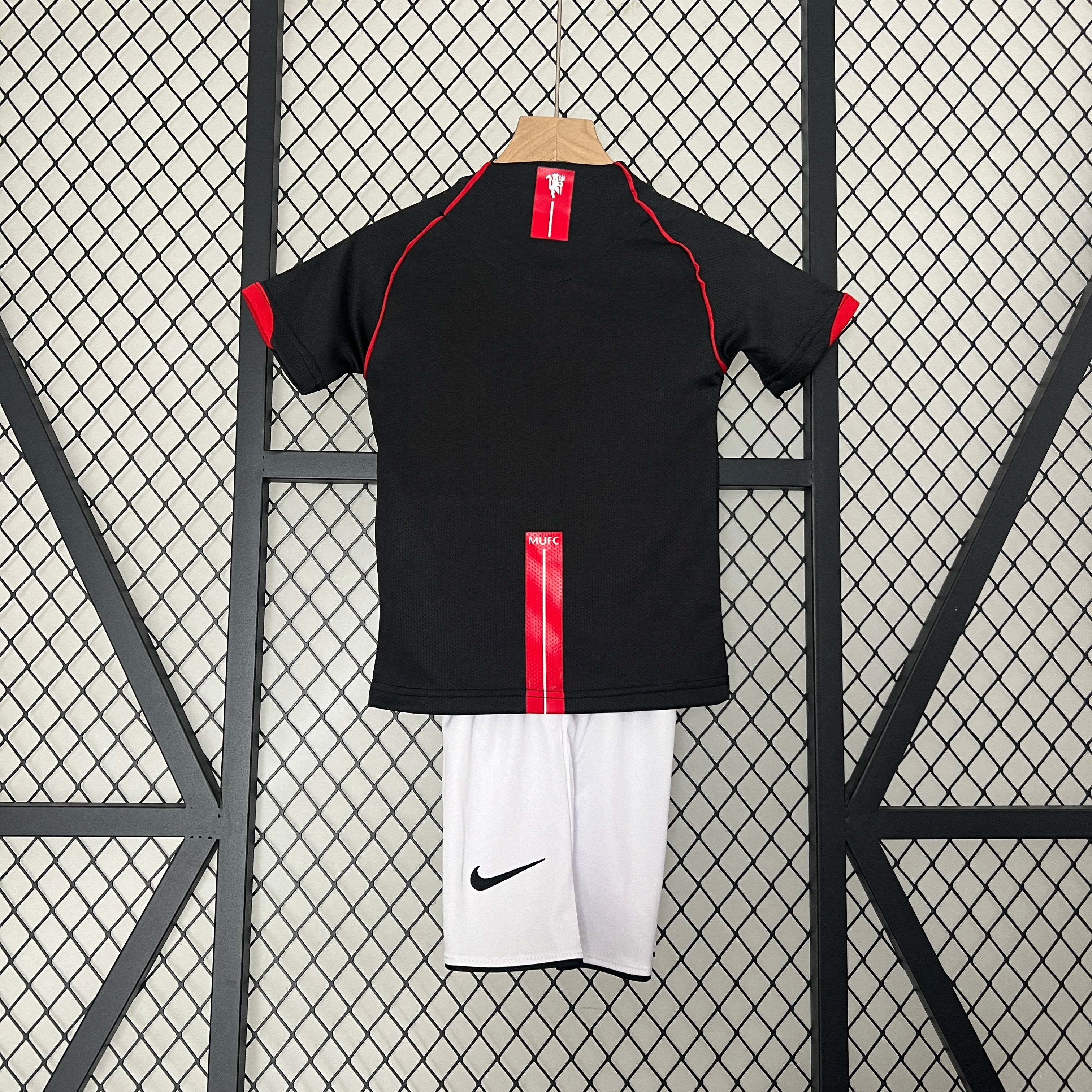 07/08 Manchester United Retro Kids Kit