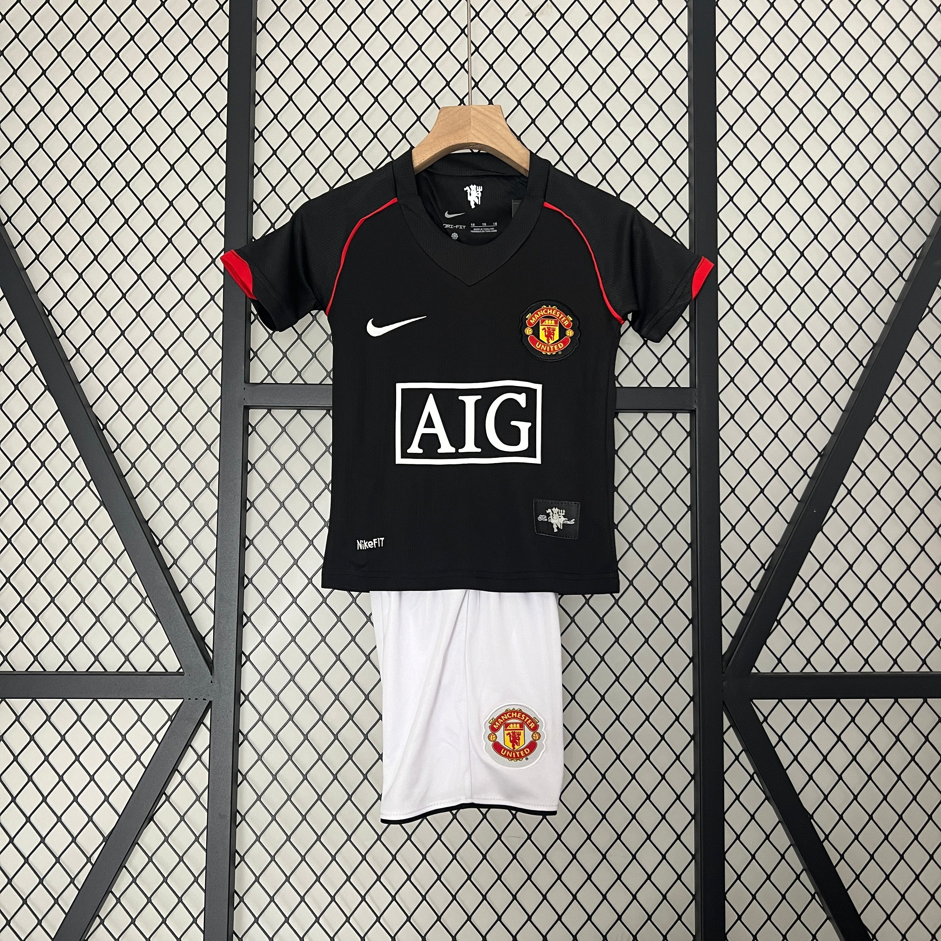 07/08 Manchester United Retro Kids Kit